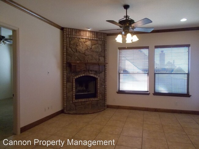Building Photo - 3 br, 2 bath House - 324 College Ct