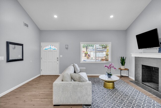Foto del edificio - 5676 Bloomfield St