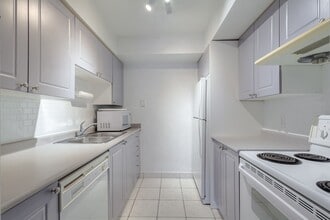 Building Photo - 256 Doris Ave