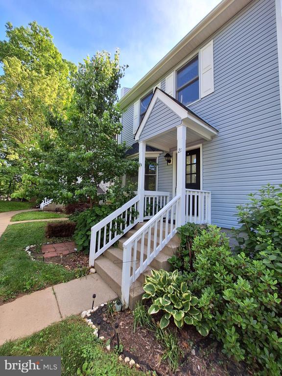 Building Photo - 21 Stonewall Ct