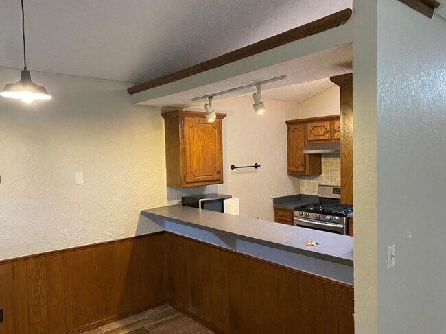 Building Photo - 2142 Meench Dr
