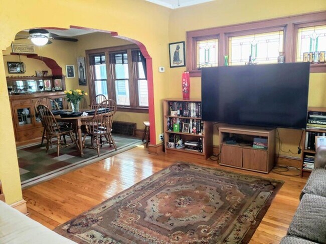 Building Photo - Beautiful 3 Bedroom Home