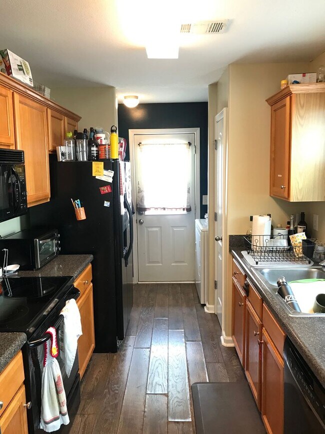 Building Photo - North Athens Stand-alone Home