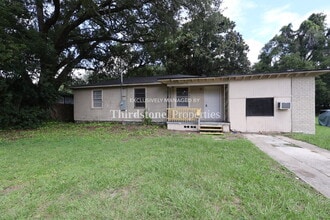 Building Photo - 789 Gardenia Ln