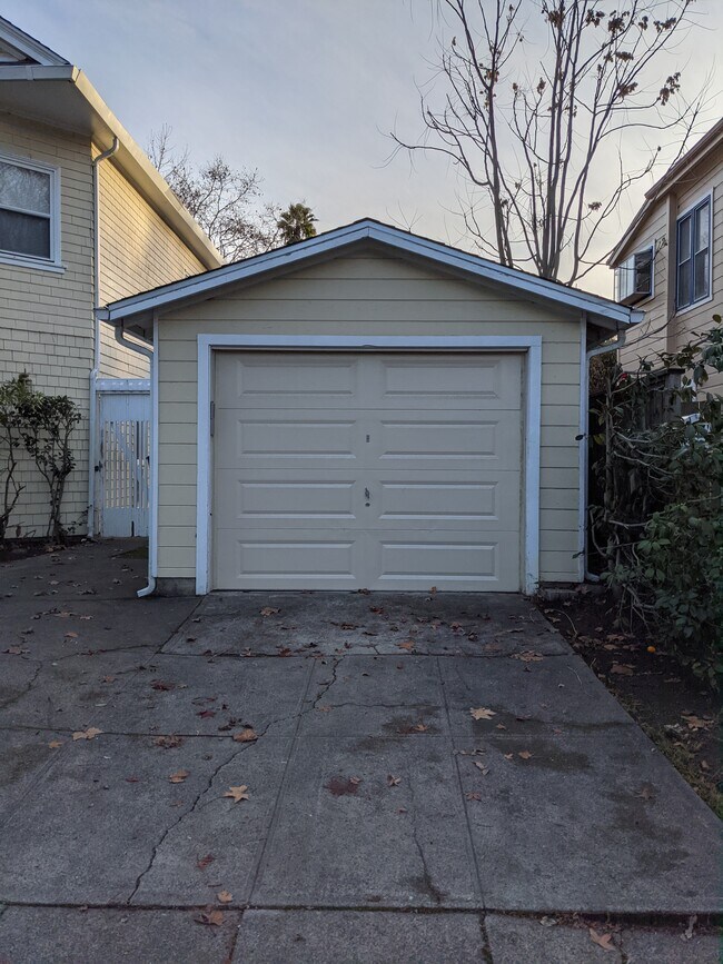 Garage - 101 Bayview St