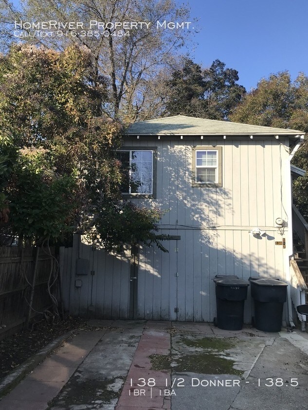 Primary Photo - Cosy 1 Bed Apt Above Garage