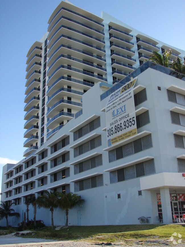 Building Photo - The Lexi
