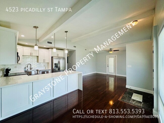 Foto del edificio - "Charming 3-Bedroom Home in Prime Tampa Lo...