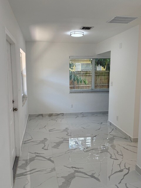 Foto del edificio - 5962 NW 19th St