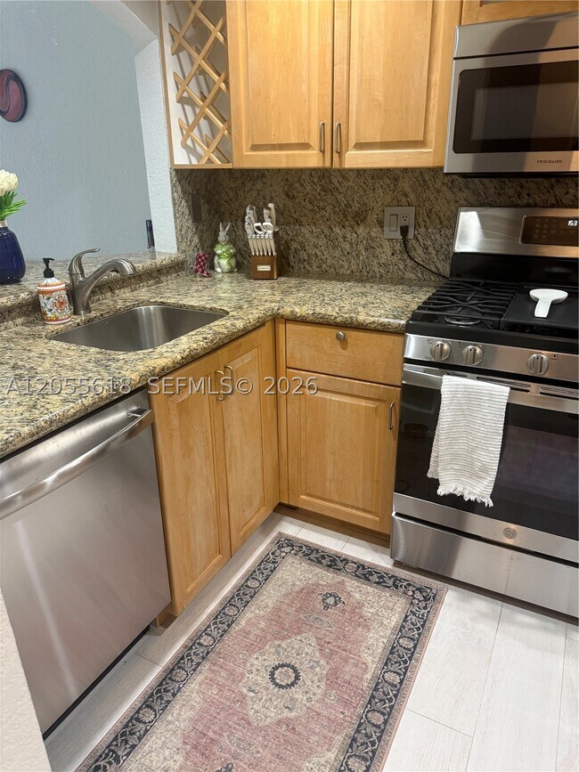Building Photo - 6709 N Kendall Dr