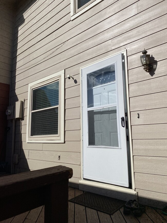 Foto del edificio - 2 bedroom westside - Rockrimmon