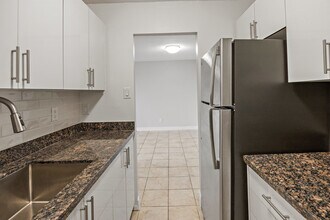 Building Photo - Renaissance Towers