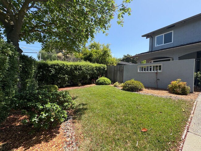 Building Photo - Charming Palo Alto Home with Beautiful Lan...