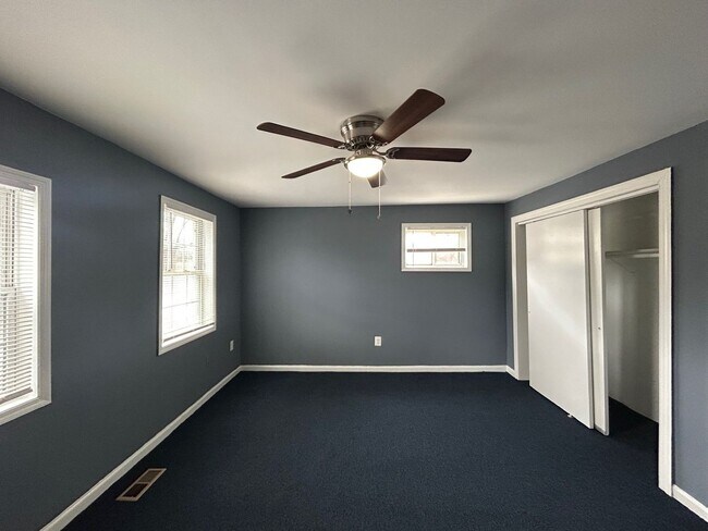 Building Photo - Baltimore - 2 Bedrooms and 1 bath Available!