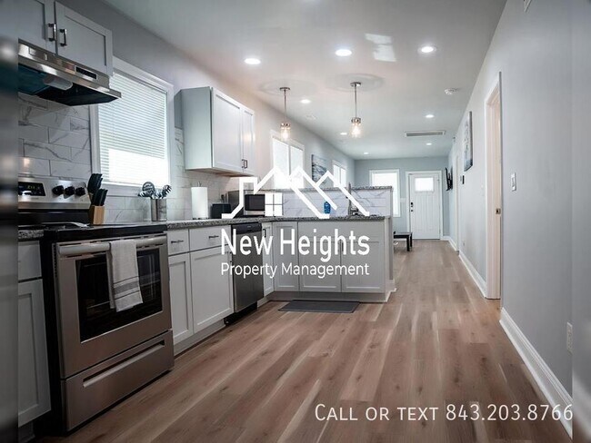 Building Photo - Traditional Home in Rutledge Green!
