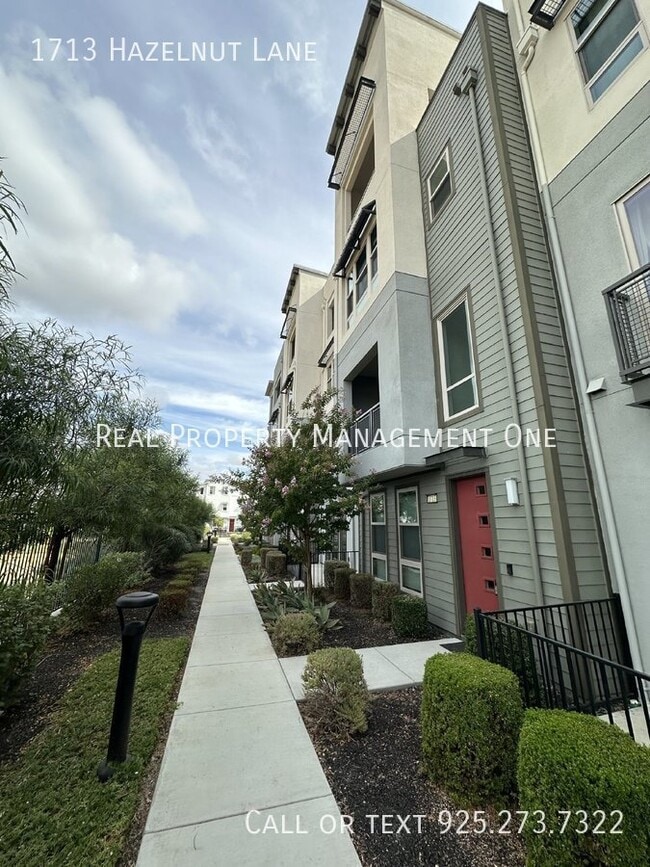 Building Photo - 1713 Hazelnut Ln