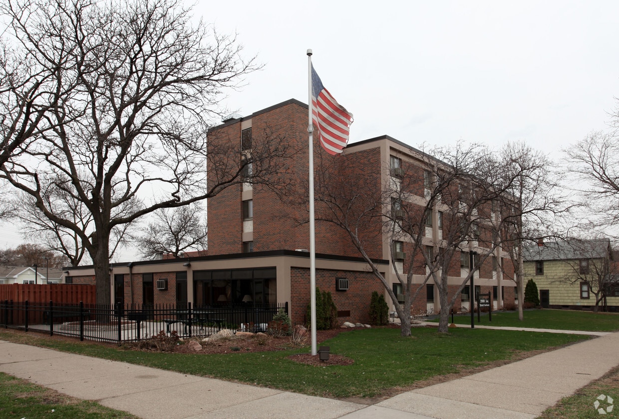 Primary Photo - Friendly Manor