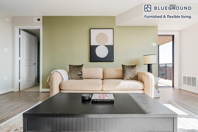 Foto del edificio - 1200 N Veitch St