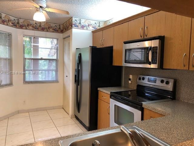 Foto del edificio - 650 SW 124th Terrace