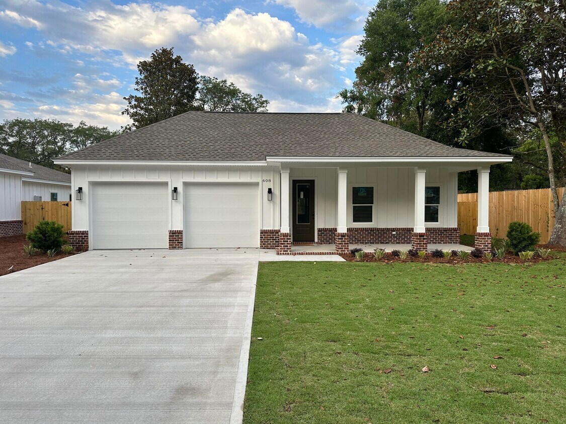608 5th St, Destin, FL 32541 House for Rent in Destin, FL