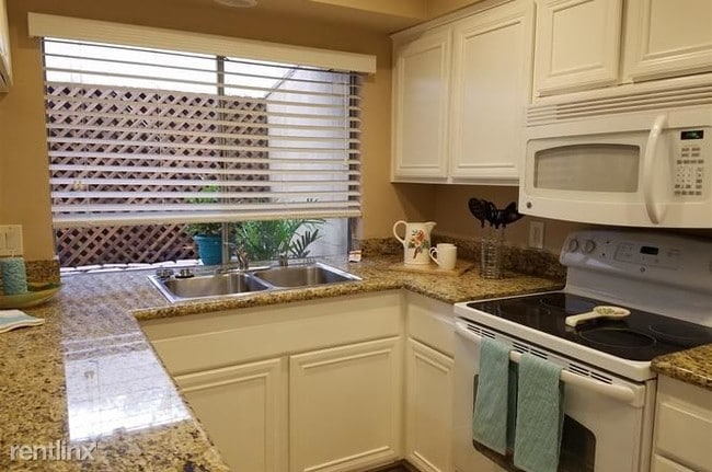 Building Photo - 7988 Mission Center Ct