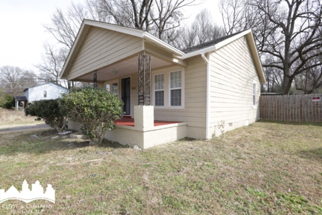 Building Photo - 3160 Redbud Rd
