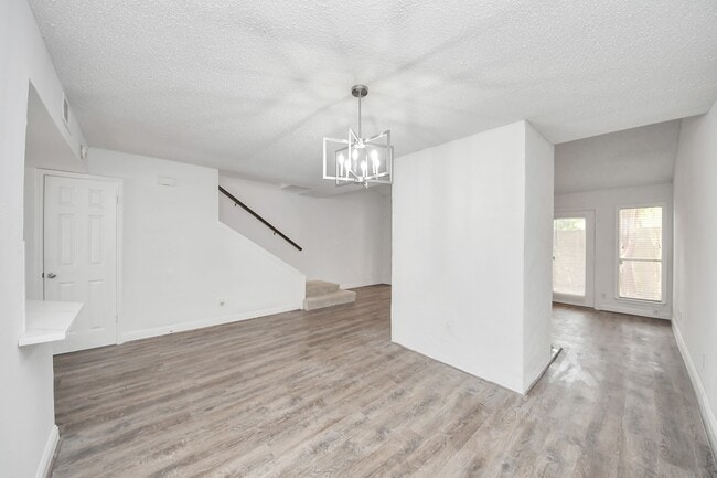 Building Photo - 710 Country Pl Dr