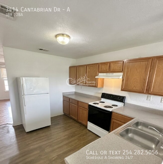 Foto del edificio - 3414 Cantabrian Dr
