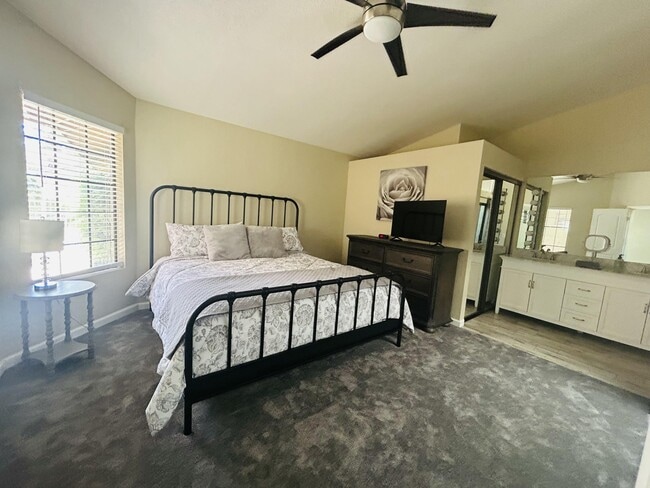 Building Photo - 41120 Woodhaven Dr E