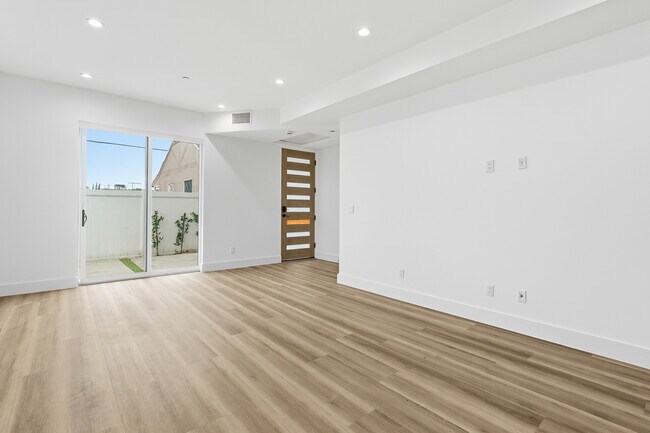 Foto del edificio - 5809 Kester Ave