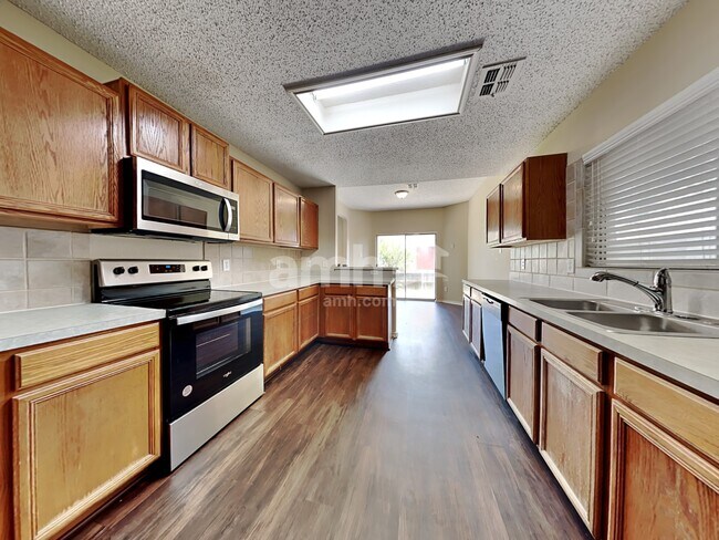 Building Photo - 205 Kissimmee Dr
