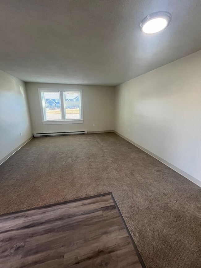 Building Photo - Renovated 1 Bedroom For Rent in Rochester,...