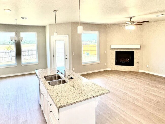 Foto del edificio - Pet-Friendly 3-Bed Home in Edmond - Move-In Ready!