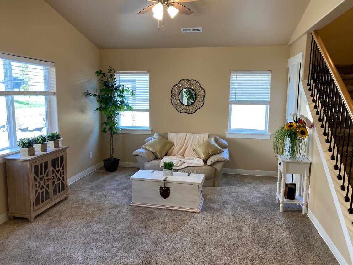 Foto principal - 4500 Rosencrans St