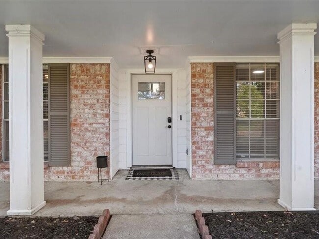 Building Photo - 12615 Pine Bough Ln