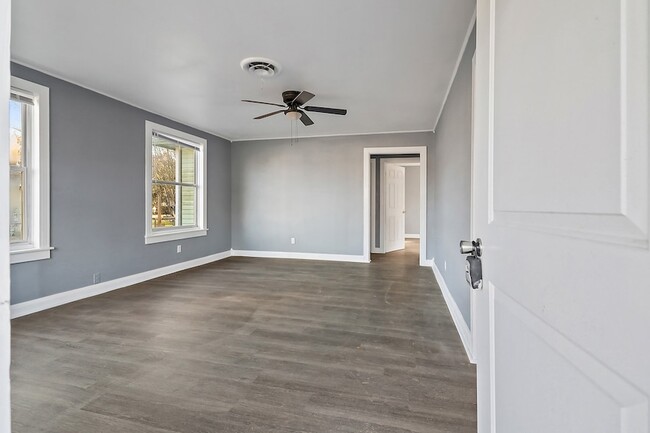 Building Photo - 506 Trinity St