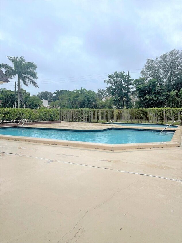 Foto del edificio - 8475 SW 94th St