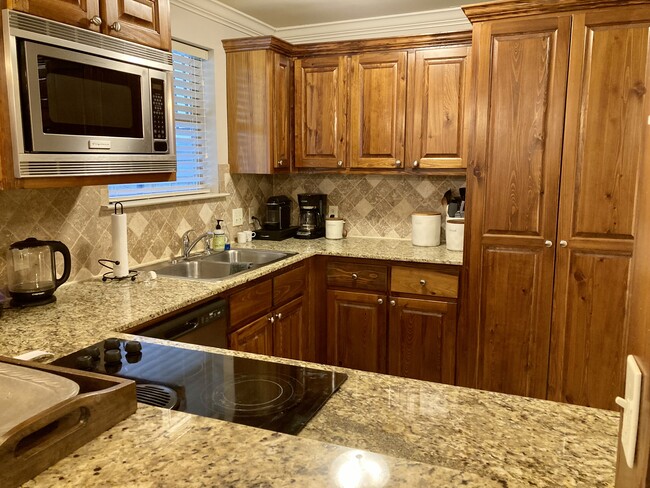 Stainless Steel Appliances - 1290 Park Blvd