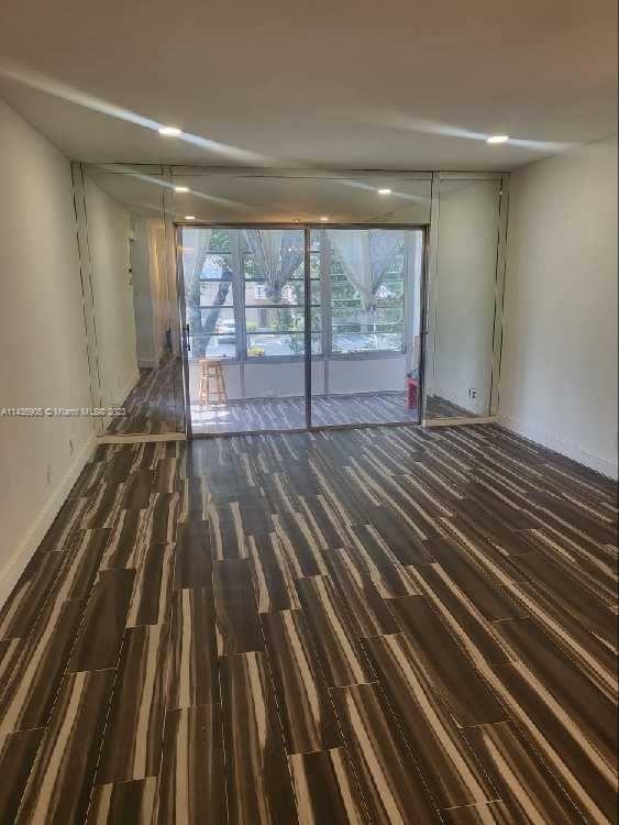 Building Photo - 5061 W Oakland Park Blvd