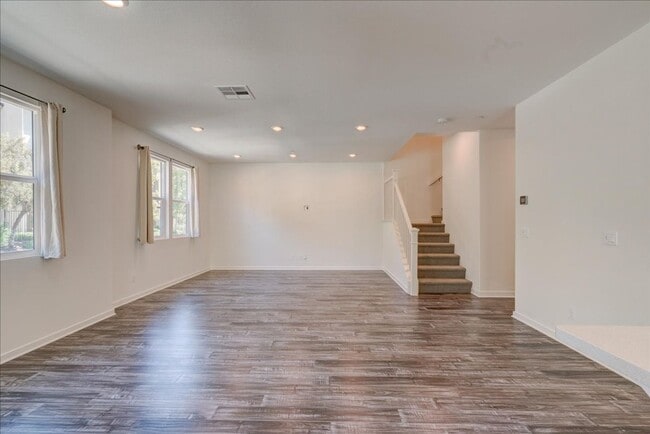Building Photo - 367 Mission Villas Rd