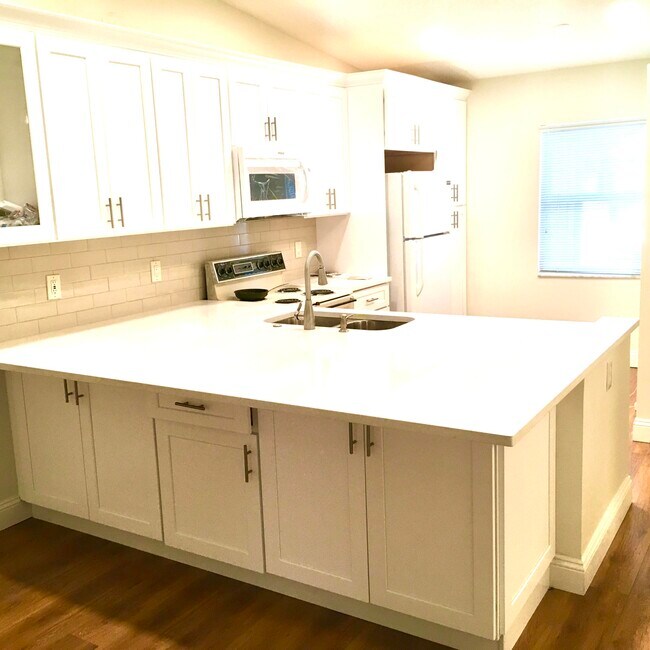 Foto del edificio - 8955 Sunnywood Pl