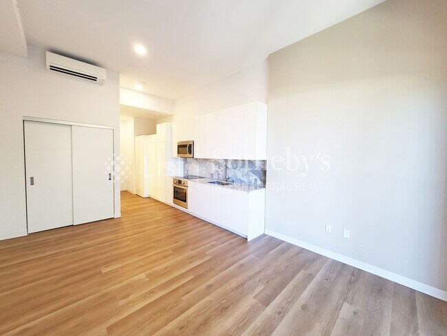 Building Photo - Aalii #806  |  Honolulu, HI