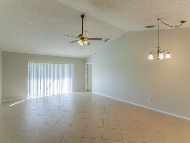 Building Photo - 3071 Bloomsbury Dr