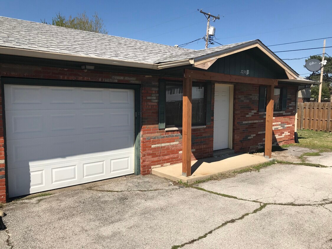 Outside - 3230 Kilarney Dr