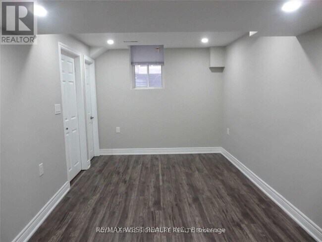 Building Photo - 6 Venue Rd