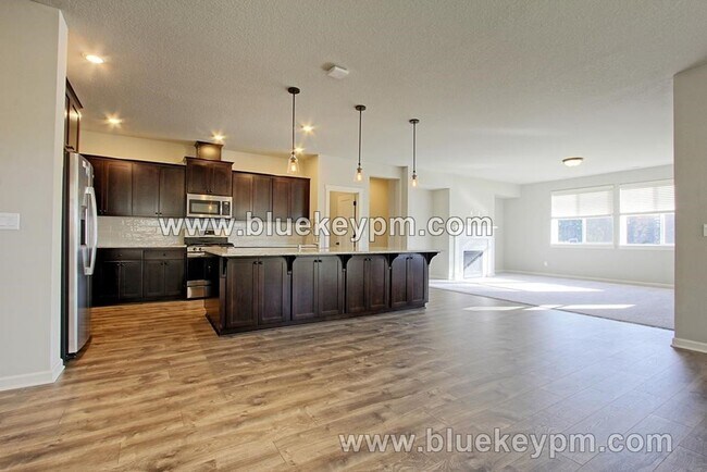 Foto del edificio - 5 bed  3 bath  near Frontier Middle and Pi...