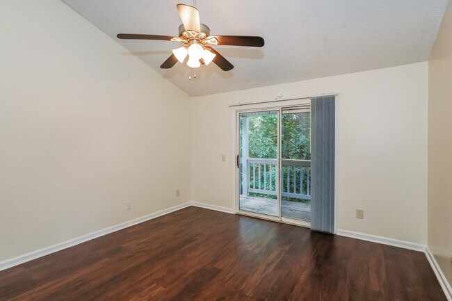 Building Photo - 430 Oriole Dr
