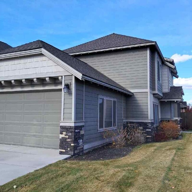 Building Photo - 62907 NE Nolan St