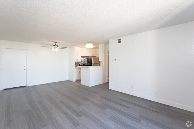 1HAB, 1BA - Sala de estar - Marathon Apartments