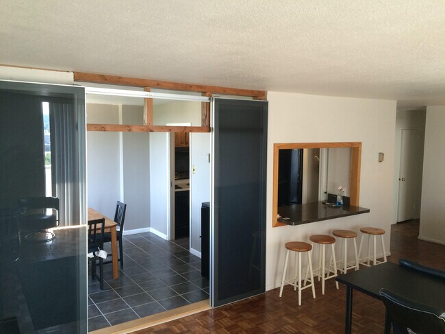 Breakfast bar and den - 1 E University Pky